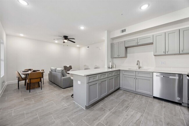 Foto del edificio - 9129 Brandon St