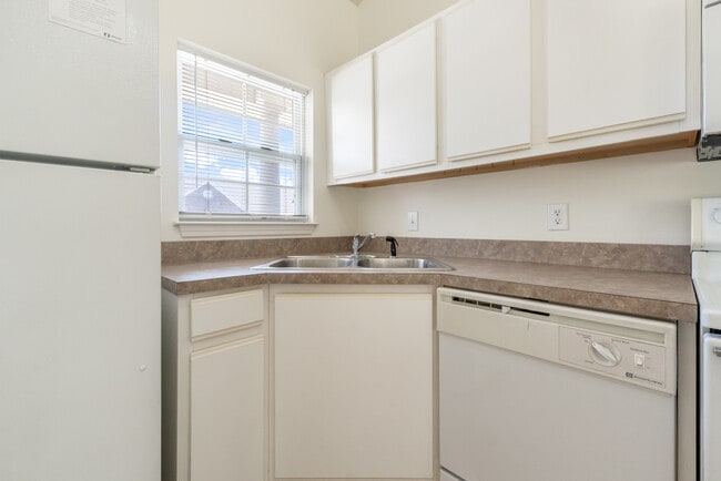 Building Photo - 320 Hibiscus Way