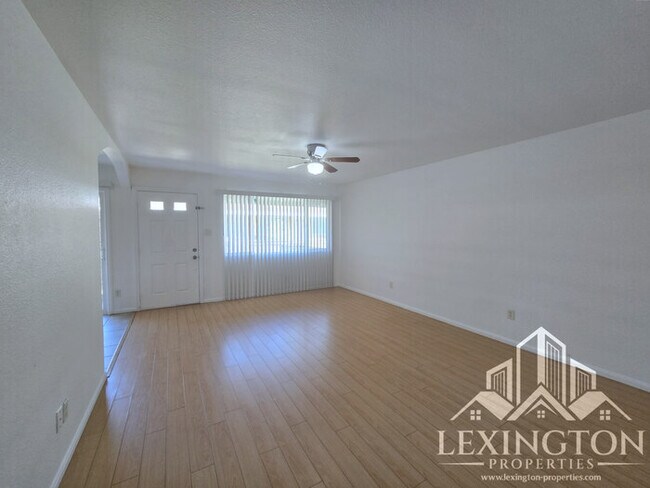 Foto del edificio - Lovely, 2BD/1BA, Condo in The Villaggio, near Madison Ave. and American River College!