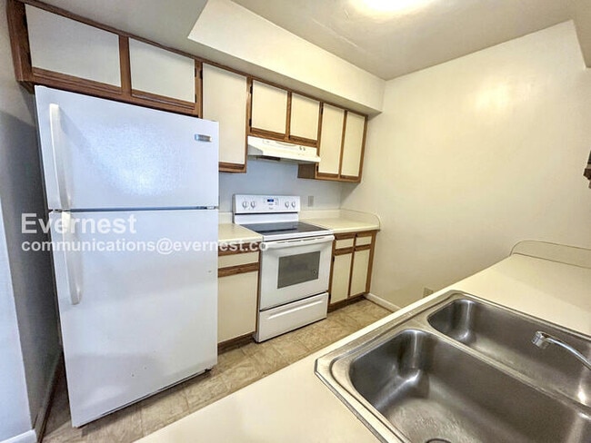 Foto del edificio - 3837 Staffordshire Ln