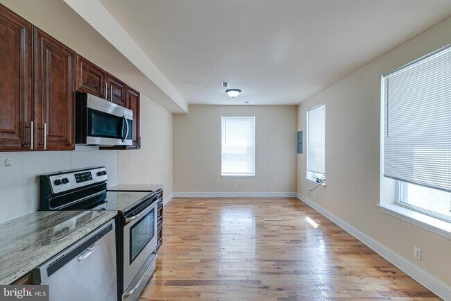 Building Photo - 605 N 34th St