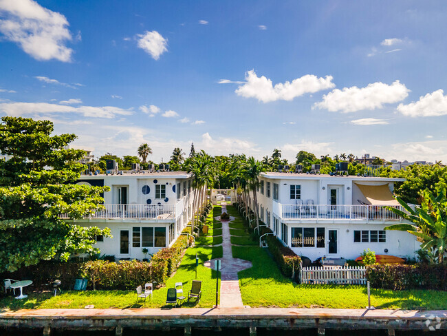 Building Photo - Bayview Townhomes