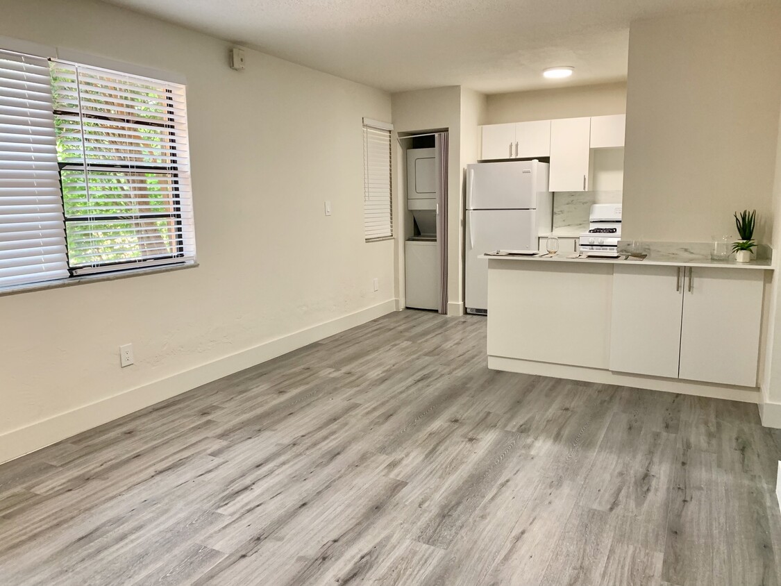 Foto principal - 6805 N Kendall Dr