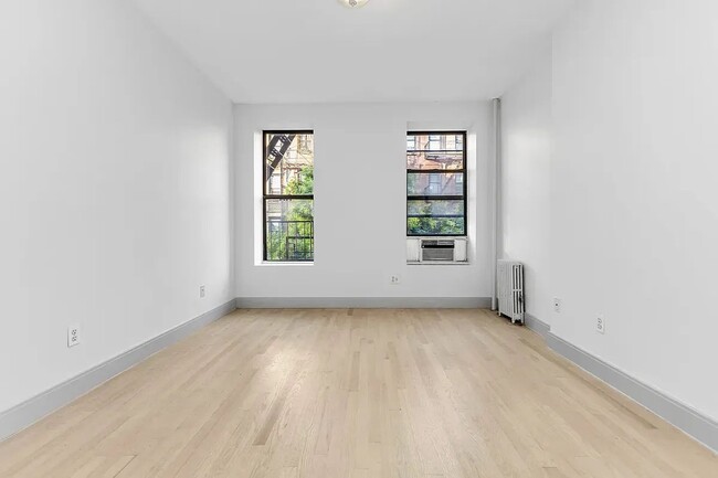 Building Photo - 406 W 48th St