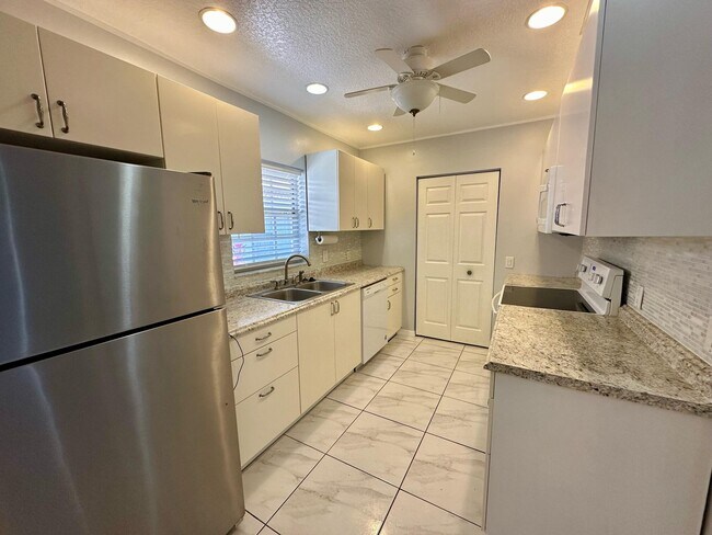 Building Photo - 14047 Wellington Trace