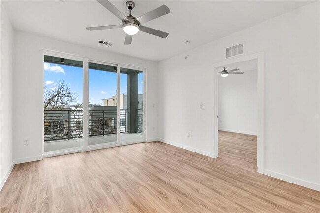 Foto del edificio - 4801 Springdale Rd