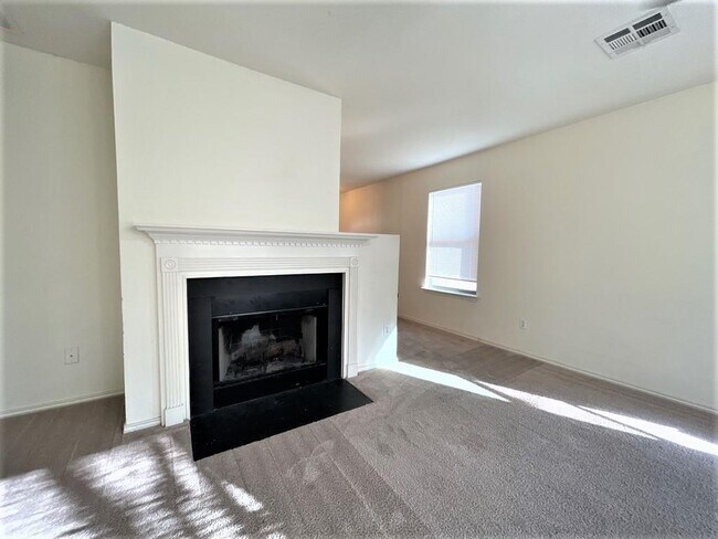 Foto del edificio - 3502 Sandy Brook Dr