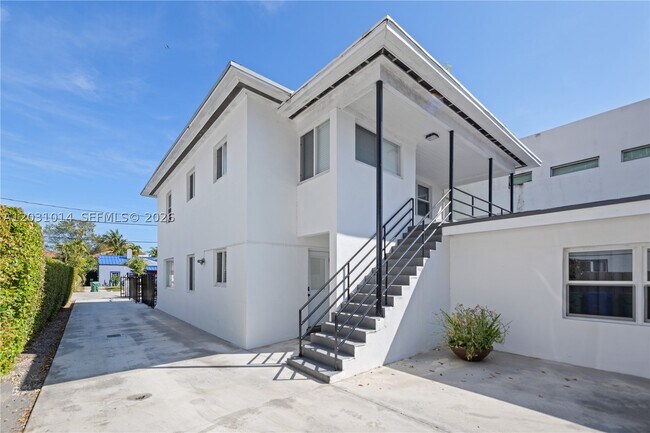 Building Photo - 2240 SW 16th St