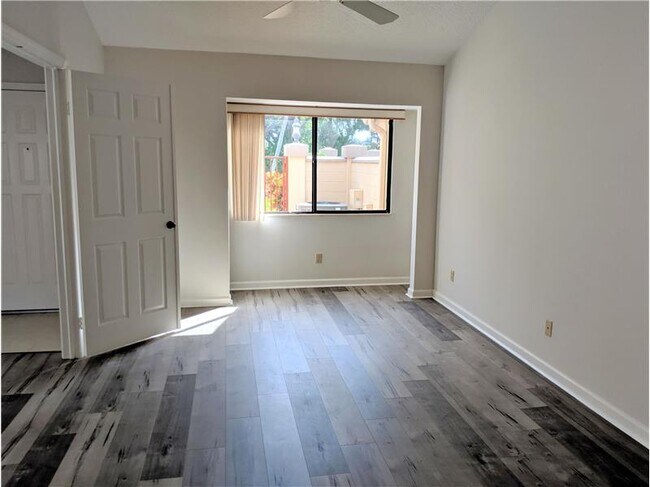 Building Photo - 305 Landings Blvd