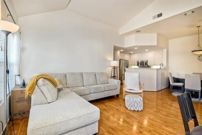 Building Photo - GATED Modern 2 Br 2 Bath Garage Large Kitc...