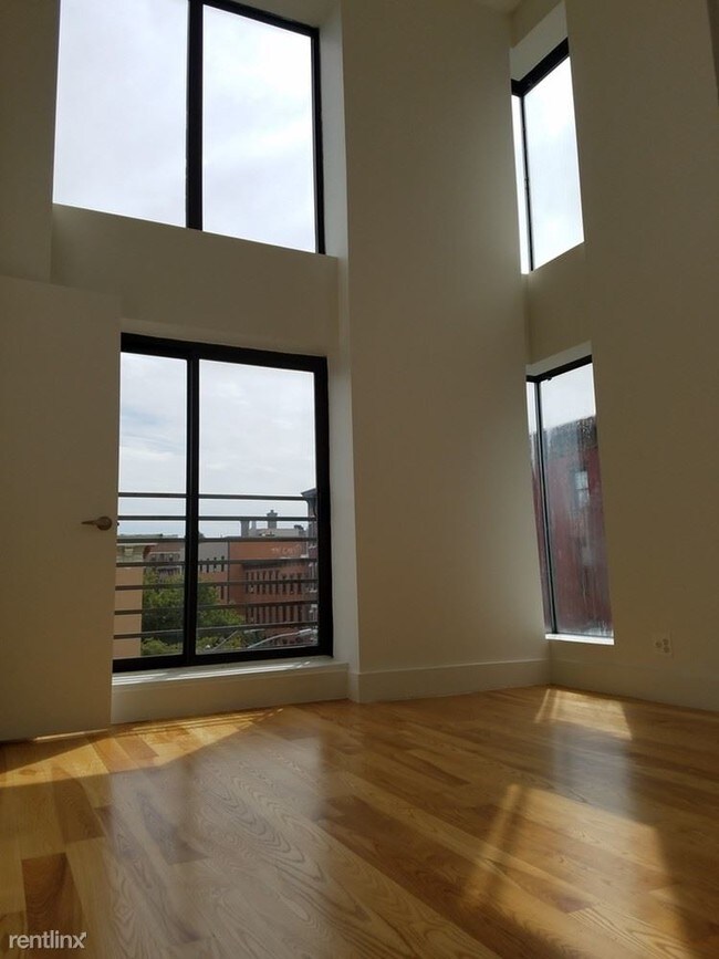 Building Photo - 320 Bedford Ave