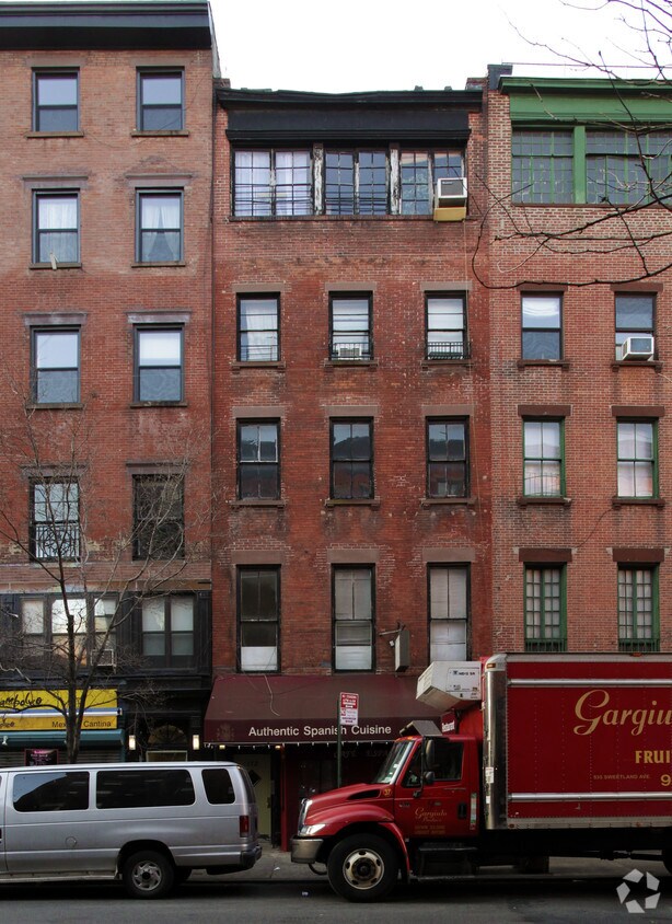 Building Photo - 172 Bleecker St