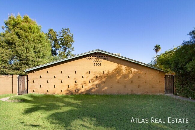 Foto del edificio - 2204 W Vista Ave