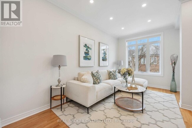 Building Photo - 255 Shaftsbury Ave