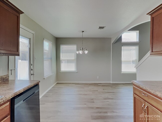 Foto del edificio - 18521 Mammoth Cave Blvd