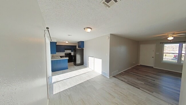 Building Photo - 324 NW Compass Dr