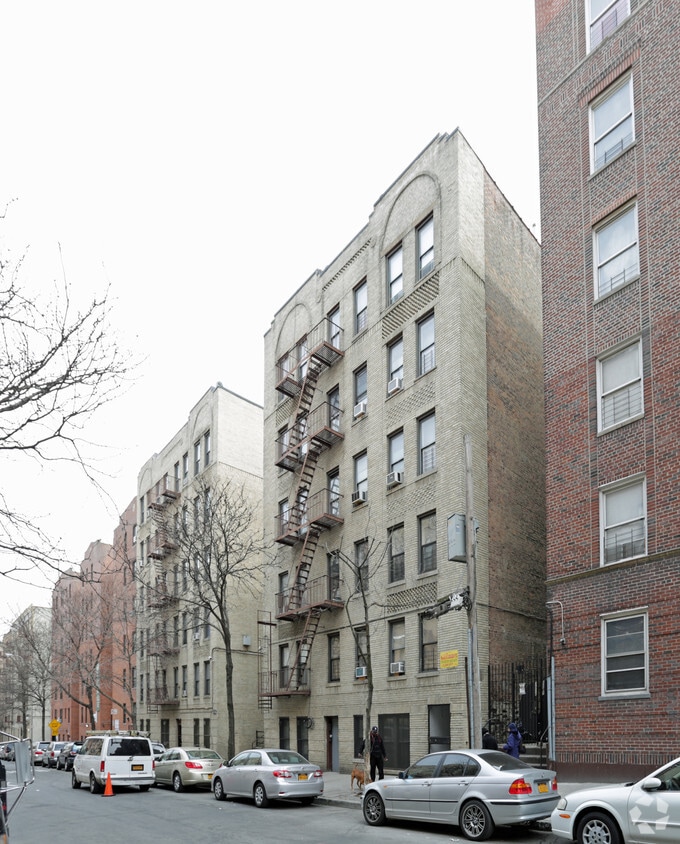 Primary Photo - 3514 Rochambeau Ave