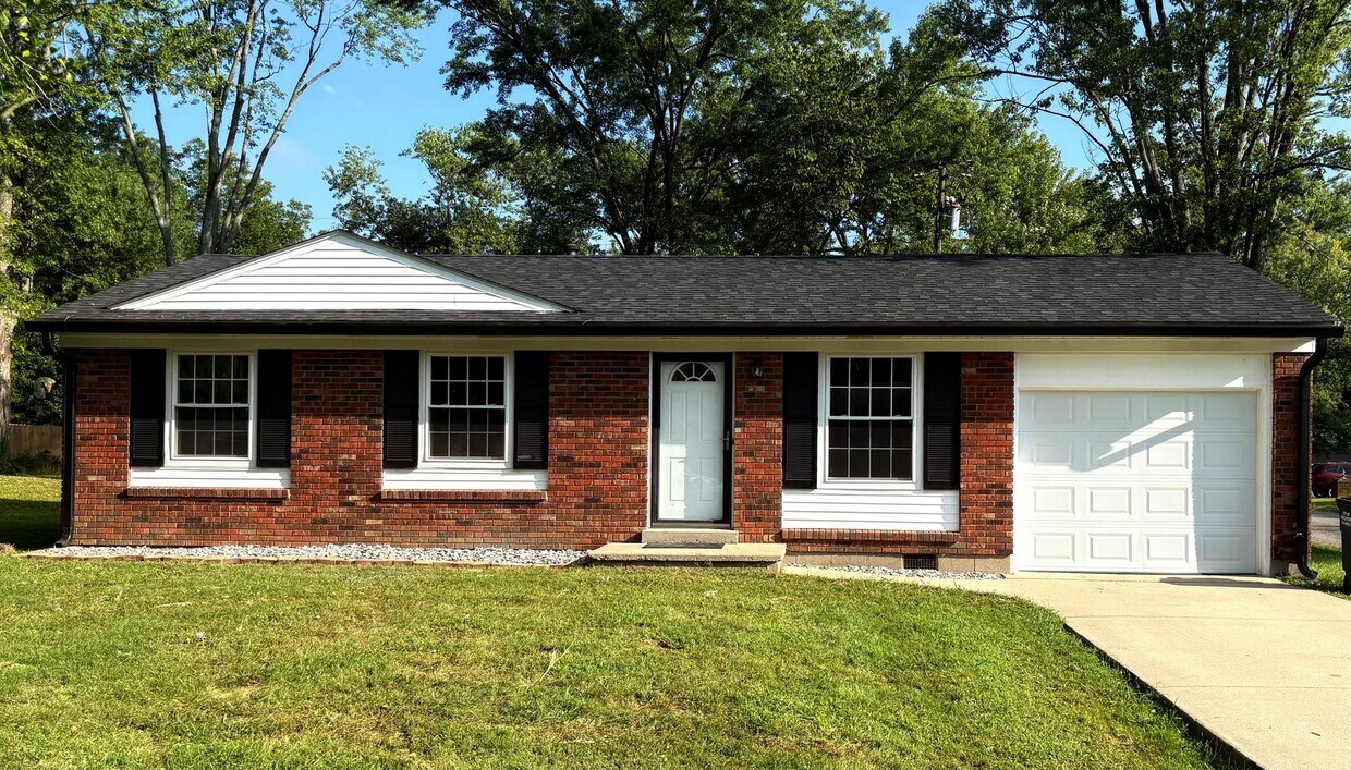 Foto principal - 3 bed 1 bath house in Charlestown for rent