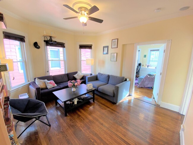 Foto del edificio - 381 Highland Ave