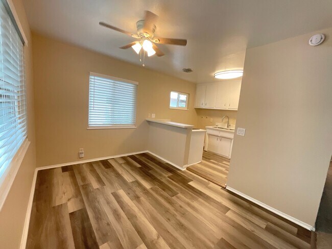 Building Photo - rosewood2502