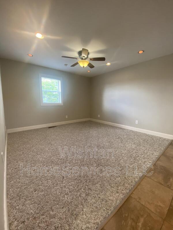 524 W Murray St, IL 61455 Condo for Rent in IL