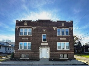 Building Photo - 516-518 Kenwood St