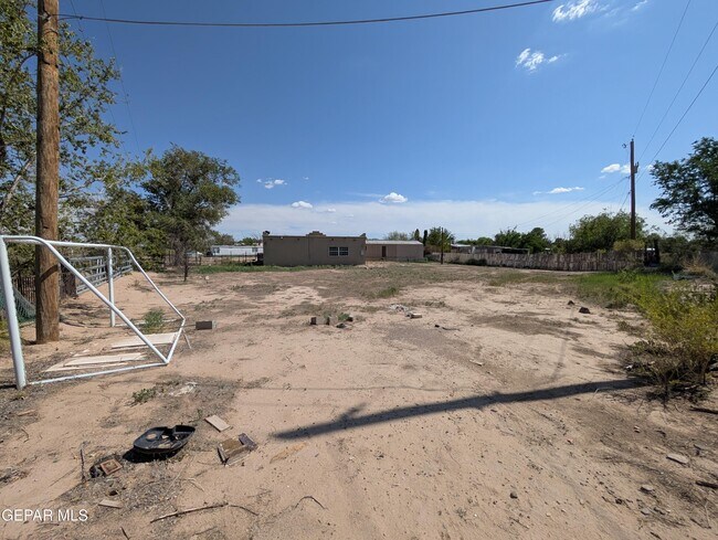 Building Photo - 13821 Villalobos Rd