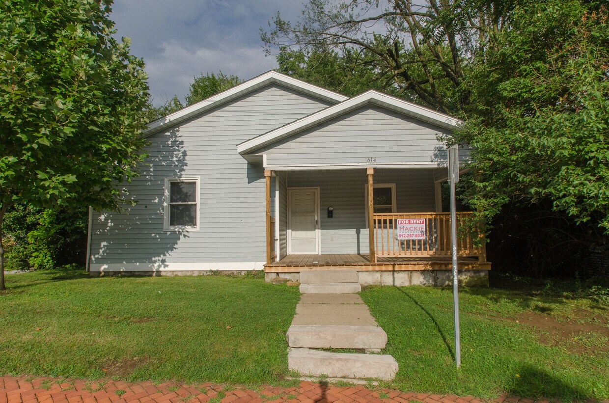 Foto principal - 4 bedroom, 1 bath home: Available July 2026!