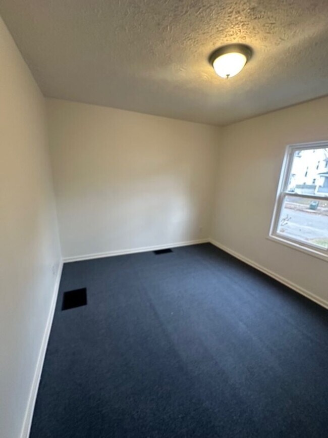 Foto del edificio - Charming 4-Bedroom Single-Family Rental in Rochester – Ready for Move In