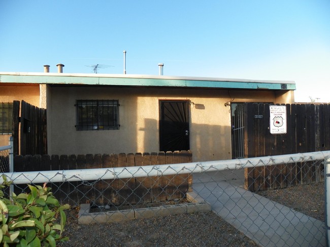 Building Photo - 545 Alvarado Dr SE