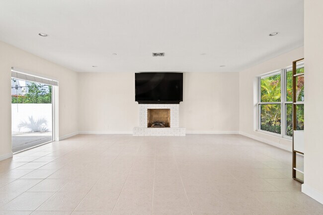 Foto del edificio - 260 E Lakewood Rd