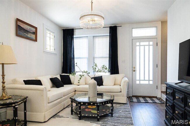 Foto del edificio - 4976 Lindenwood Pl