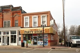 Building Photo - 327 N Shiawassee St