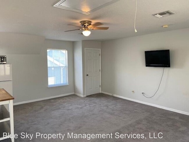 Building Photo - Studio, 1 bath House - 202 Reserve Place #B