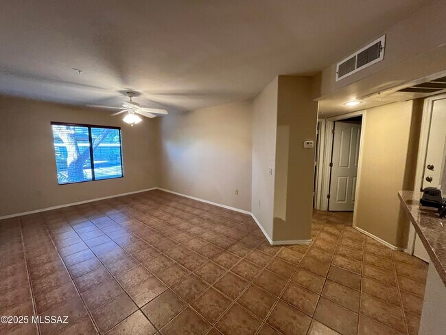 Building Photo - 5751 N Kolb Rd