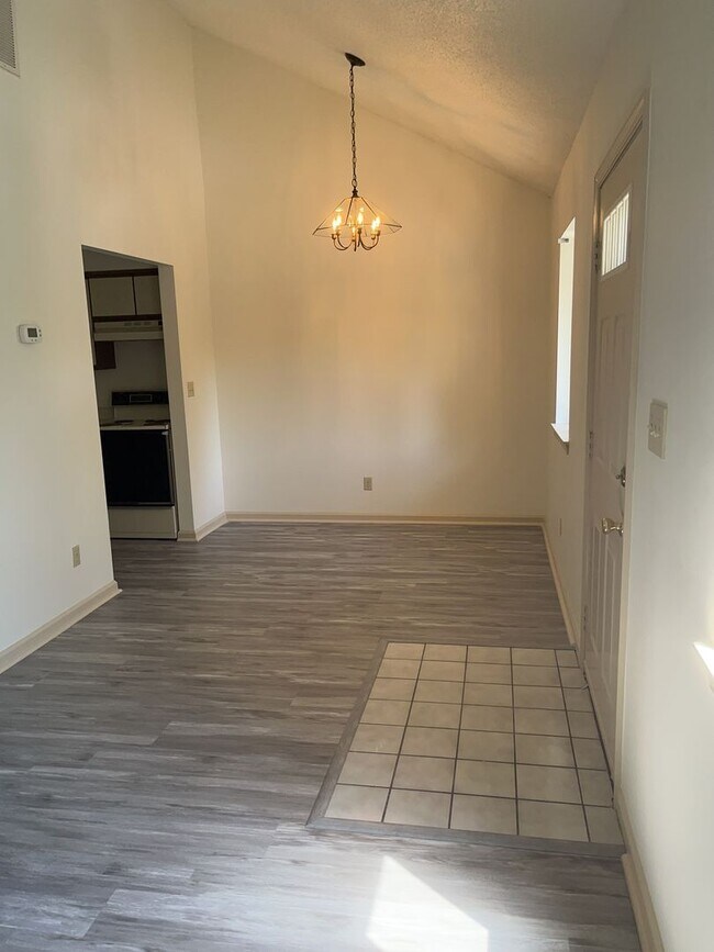 Dining Room/Foyer - 722 Lesner Ave