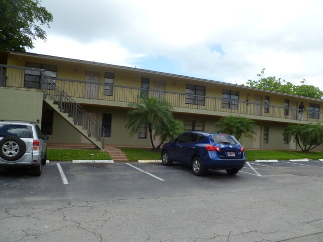 Primary Photo - 5050 Palm Hill Dr