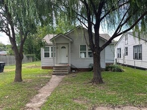 Building Photo - 1333 Traffic St