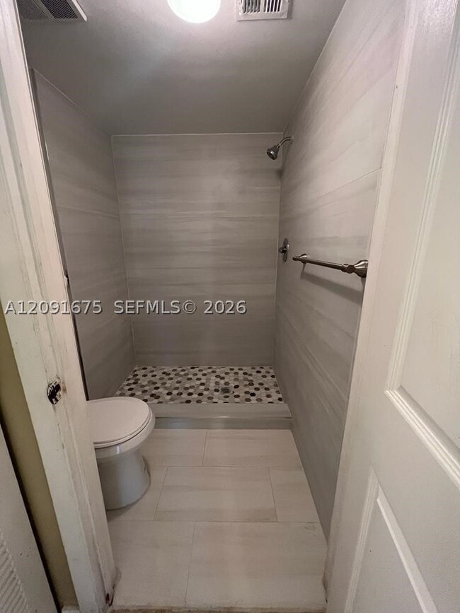 Building Photo - 9999 Summerbreeze Dr