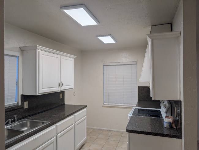 Building Photo - 144 Crestwood Blvd