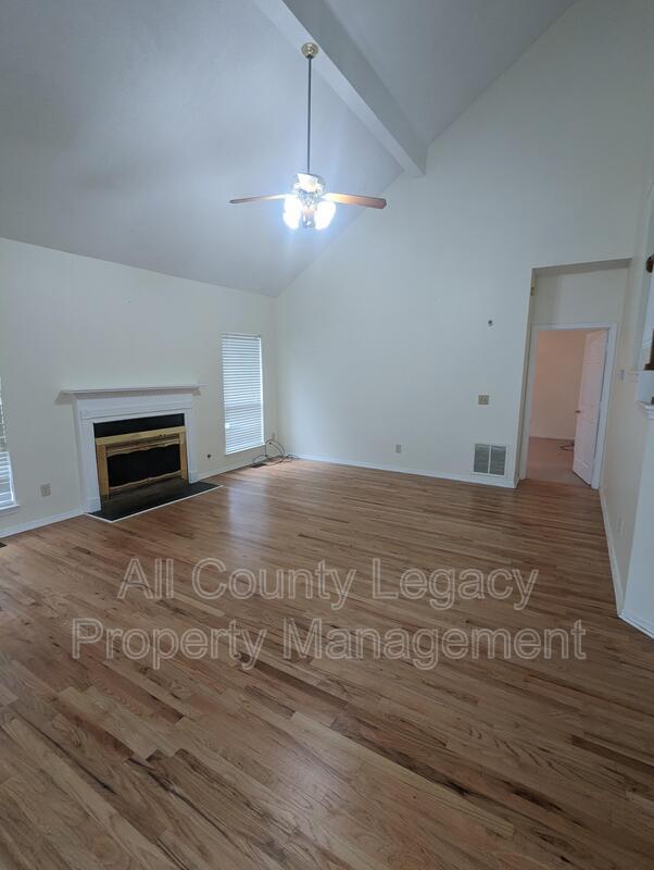 Building Photo - 517 Crestwood Ct