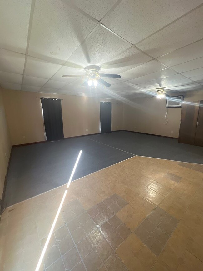 Foto del edificio - 2 bedroom home for lease with garage and a...