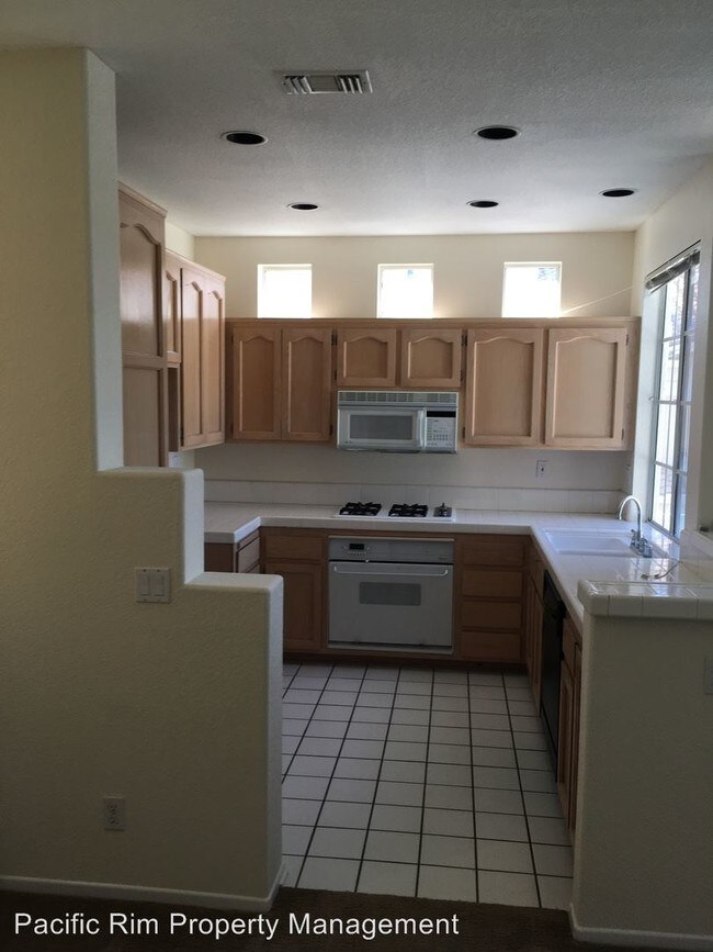Building Photo - 12696 Springbrook Dr