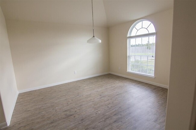 Building Photo - 3775 Lake Bend Shore Dr
