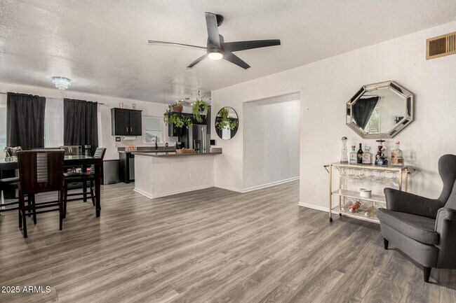 Foto del edificio - 7006 N 14th Ave