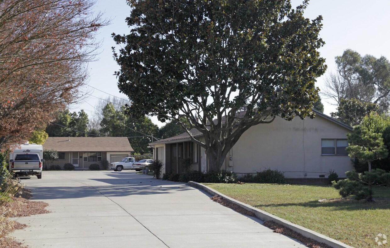 Primary Photo - 21319-21337 Cambra Ct