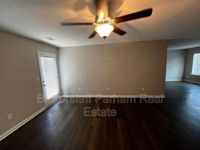 Foto del edificio - 6379 Sandy Bottom Dr