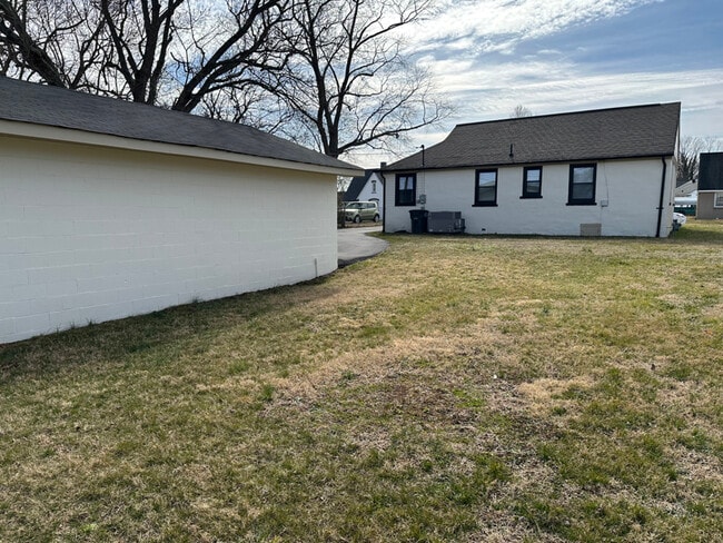 Building Photo - 1350 Pine St