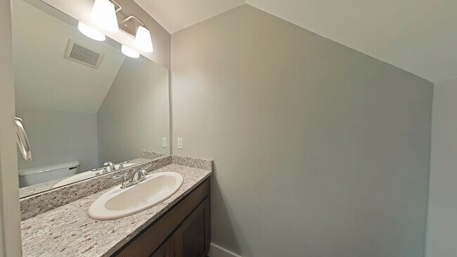 Foto del edificio - Stunning 3-bedroom, 2.5-bathroom condo with attached 2 stall garage!