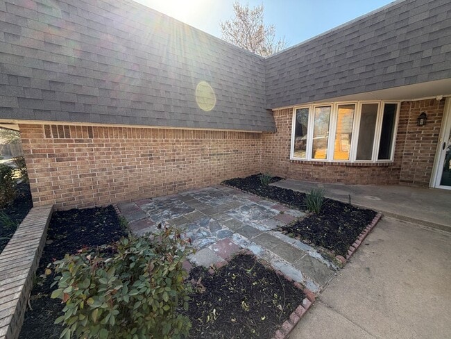 Building Photo - Beautiful 3bed/2.5bath Updated Westside Norman Home Available for Rent!